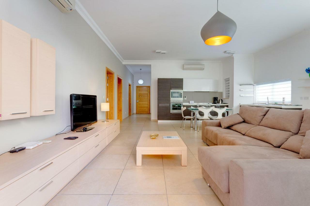 סליאמה Apartment In Fort Cambridge With Pool מראה חיצוני תמונה